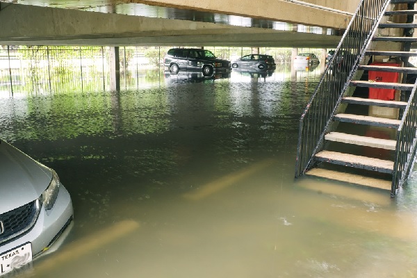 Orages : quand des parkings sont inondés…