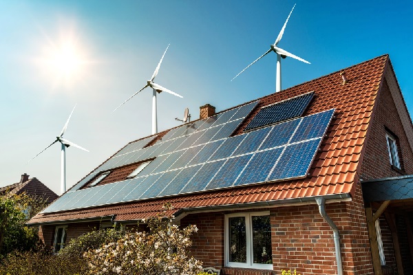 TVA : pose de panneaux photovoltaïques = travaux immobiliers ?